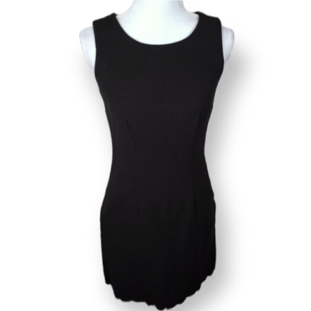 MERONA BLACK SCALLOPED HEM DRESS SZ.XS EUC
